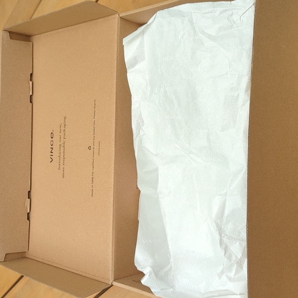 Vince. Tan Shoe Box Organizer New - Picture 2 of 5